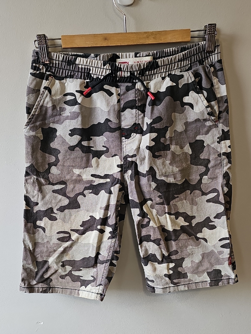 Levi's Youth XL Camo Elastic Waist Shorts